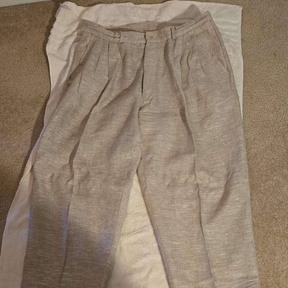 Men’s Light Beige Linen-Blend Pleated Dress Pants (Botique)